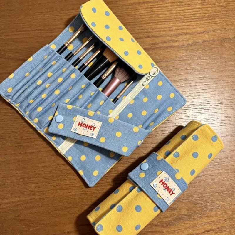 Vintage Polka Dot Roll Up Penc - Makeup review and price