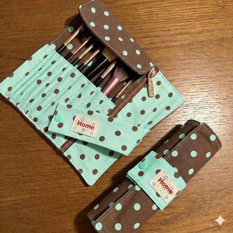 Vintage Polka Dot Roll Up Penc - Makeup review and price